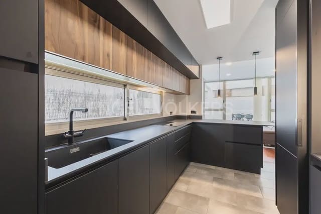 Villa/Maison de 5 chambres à louer à Godella - 3 500 € (Ref: 10060966)