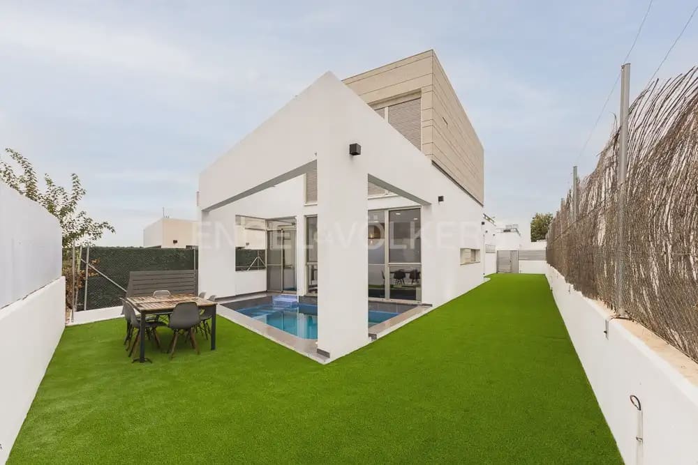 5 quarto Moradia para arrendar em Godella com piscina garagem - 3 500 € (Ref: 10060966)