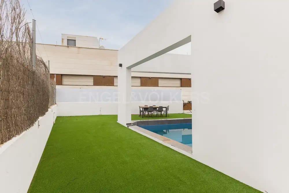 5 quarto Moradia para arrendar em Godella com piscina garagem - 3 500 € (Ref: 10060966)