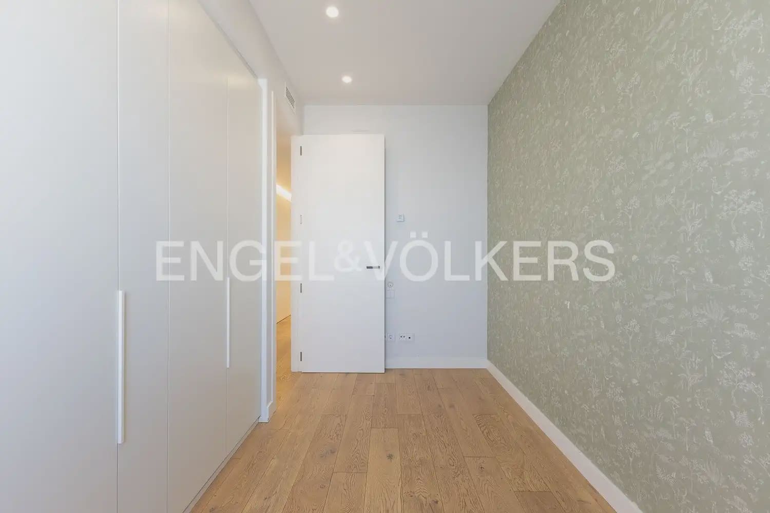 3 quarto Penthouse para arrendar em Valencia cidade - 3 200 € (Ref: 10062834)