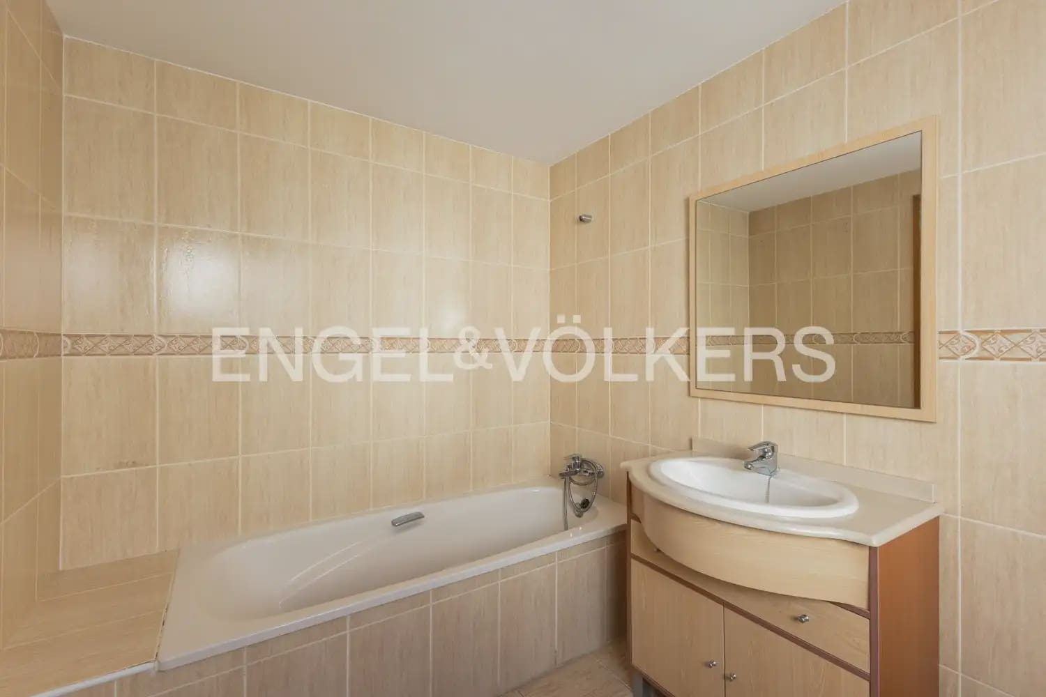 5 soveværelse Rækkehus til salg i Sagunto / Sagunt med swimmingpool garage - € 370.000 (Ref: 10062958)