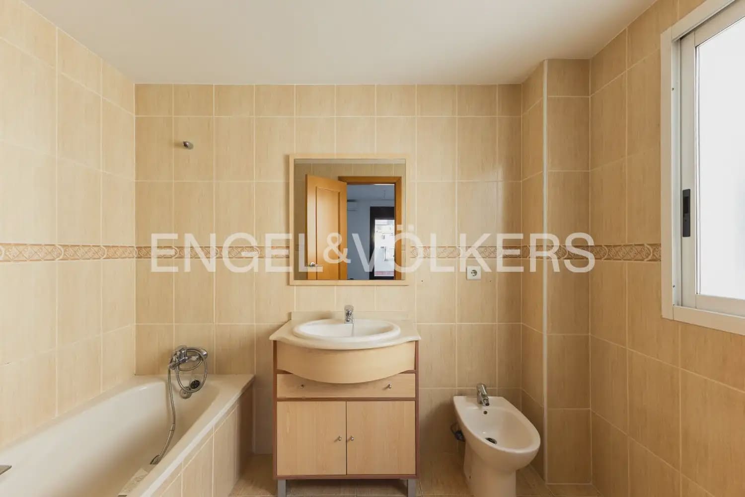5 soveværelse Rækkehus til salg i Sagunto / Sagunt med swimmingpool garage - € 370.000 (Ref: 10062958)