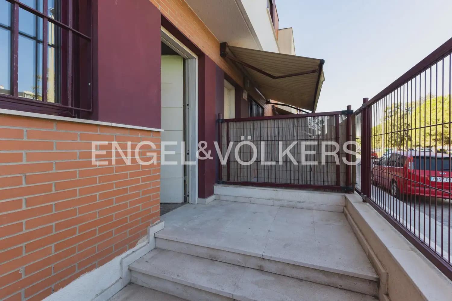 5 soveværelse Rækkehus til salg i Sagunto / Sagunt med swimmingpool garage - € 370.000 (Ref: 10062958)