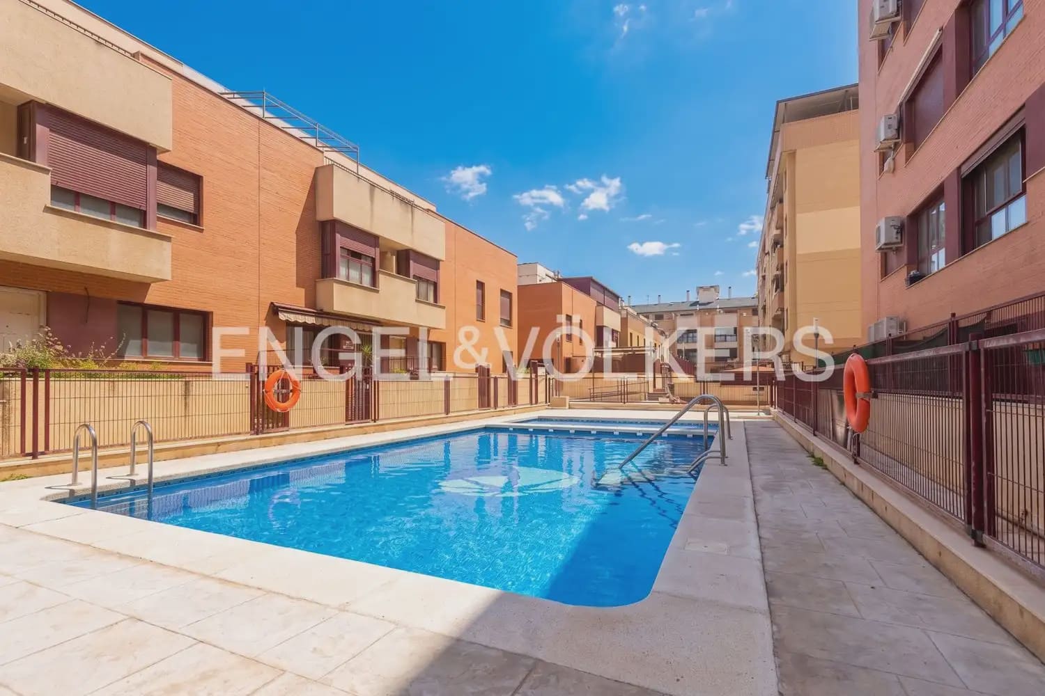 5 soveværelse Rækkehus til salg i Sagunto / Sagunt med swimmingpool garage - € 370.000 (Ref: 10062958)