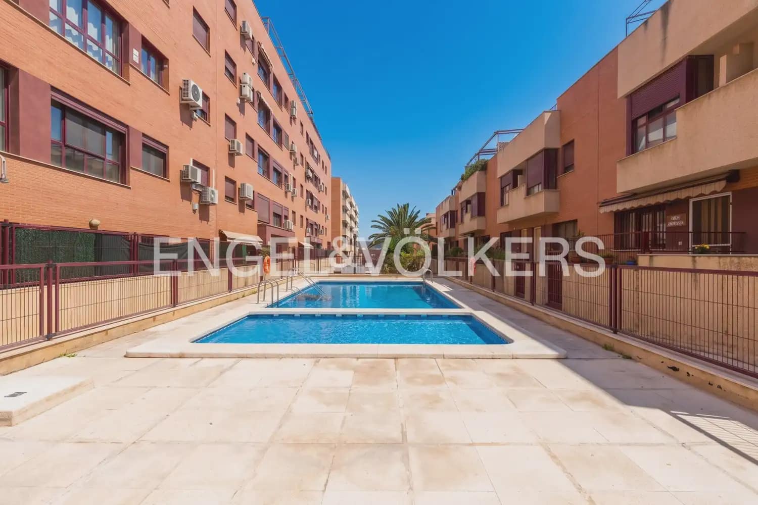 5 soveværelse Rækkehus til salg i Sagunto / Sagunt med swimmingpool garage - € 370.000 (Ref: 10062958)