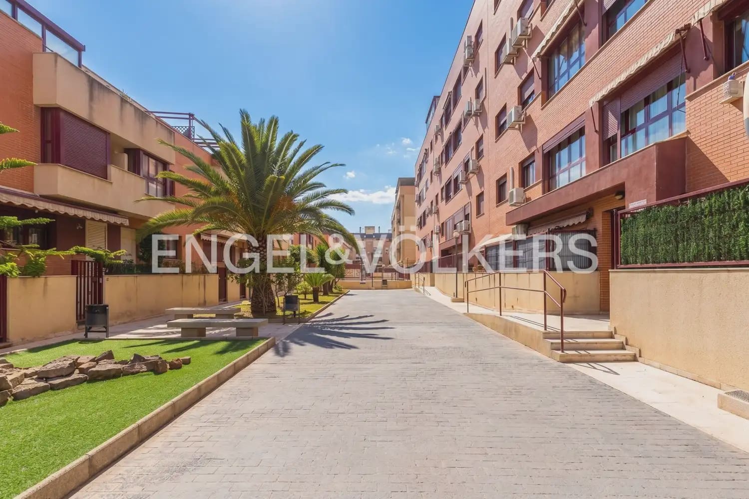 5 soveværelse Rækkehus til salg i Sagunto / Sagunt med swimmingpool garage - € 370.000 (Ref: 10062958)