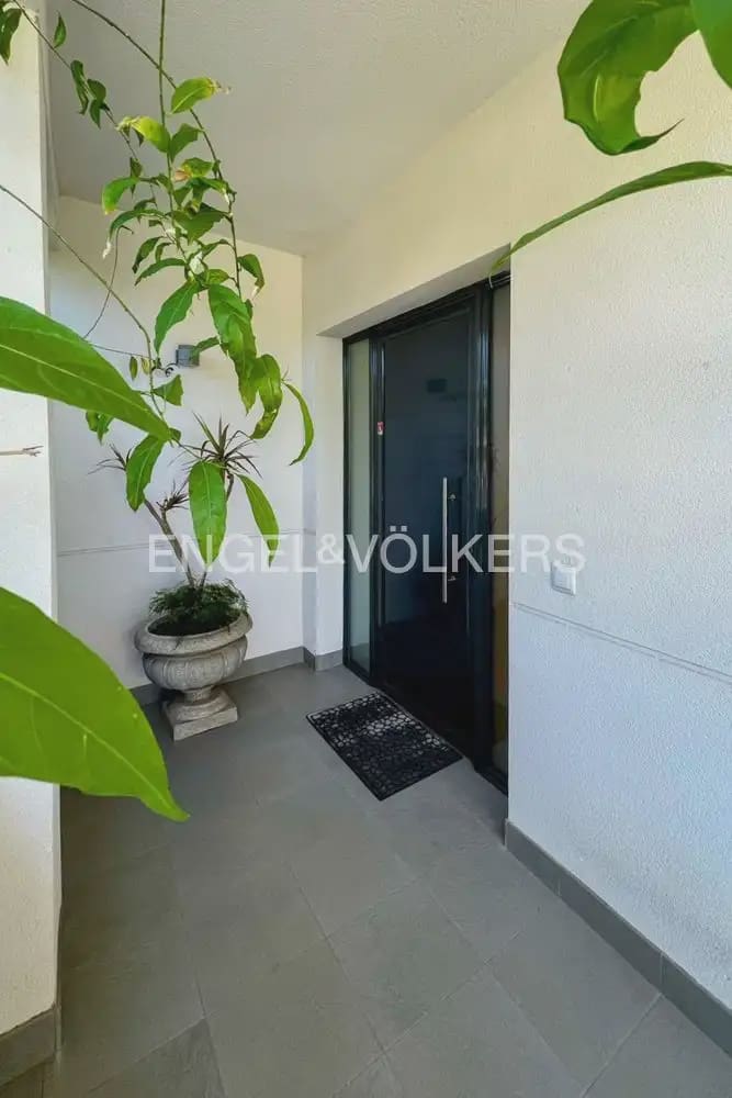 7 soveværelse Villa til salg i La Pobla de Vallbona med swimmingpool garage - € 990.000 (Ref: 10073123)