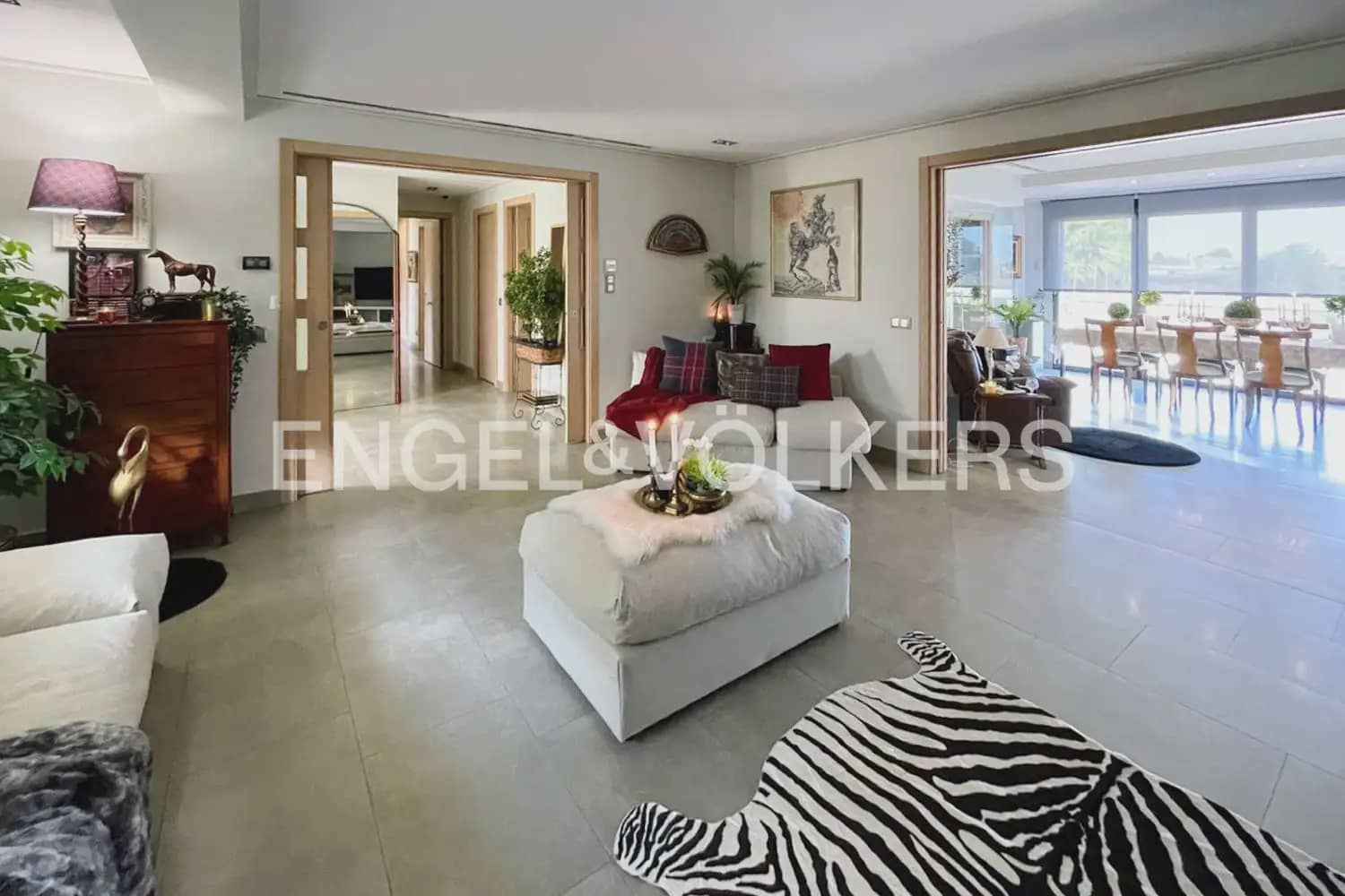7 soveværelse Villa til salg i La Pobla de Vallbona med swimmingpool garage - € 990.000 (Ref: 10073123)