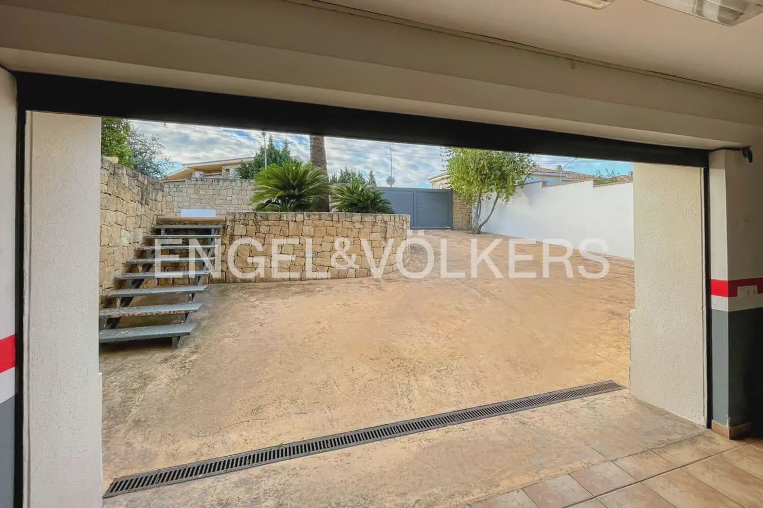 7 soveværelse Villa til salg i La Pobla de Vallbona med swimmingpool garage - € 990.000 (Ref: 10073123)