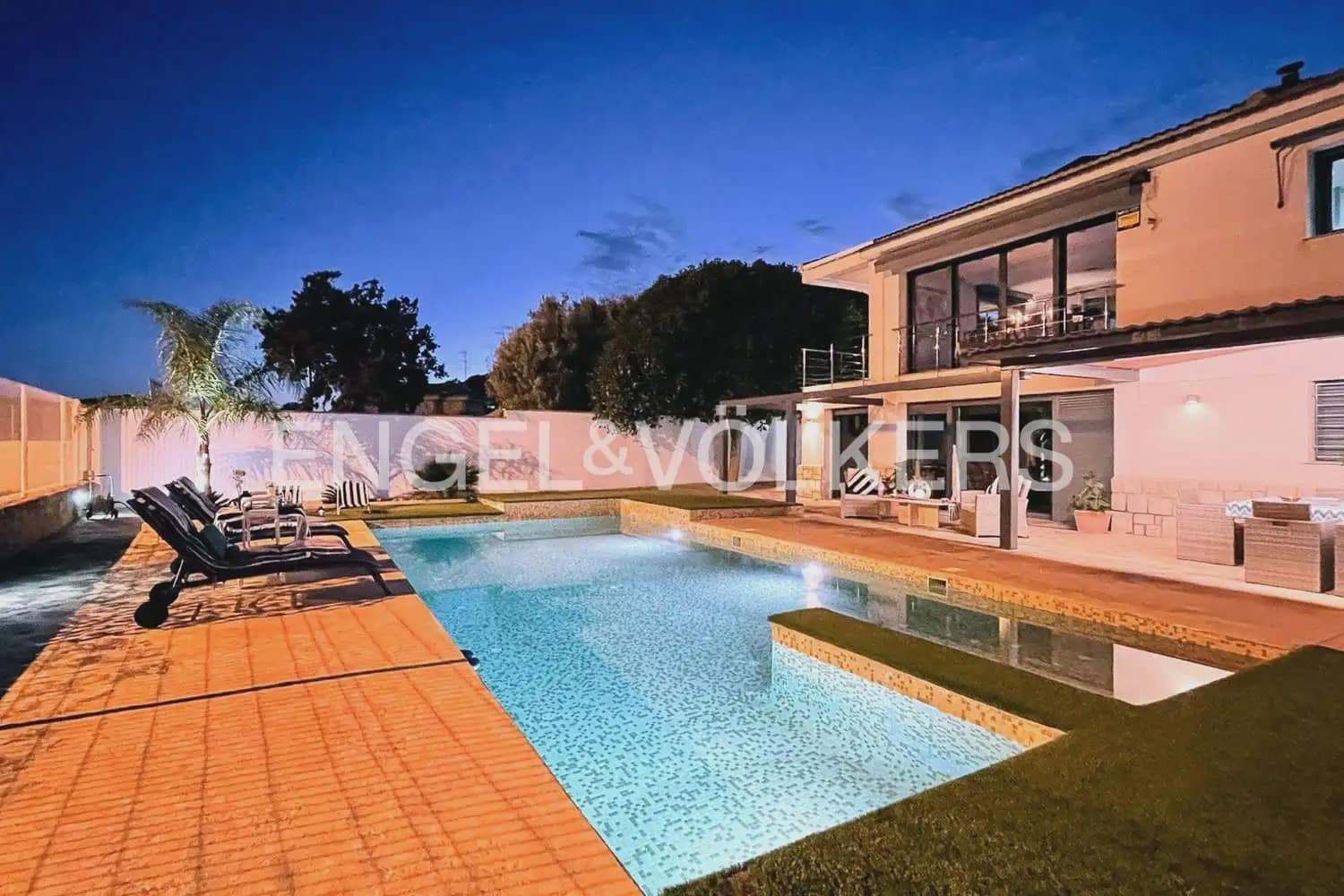 7 soveværelse Villa til salg i La Pobla de Vallbona med swimmingpool garage - € 990.000 (Ref: 10073123)