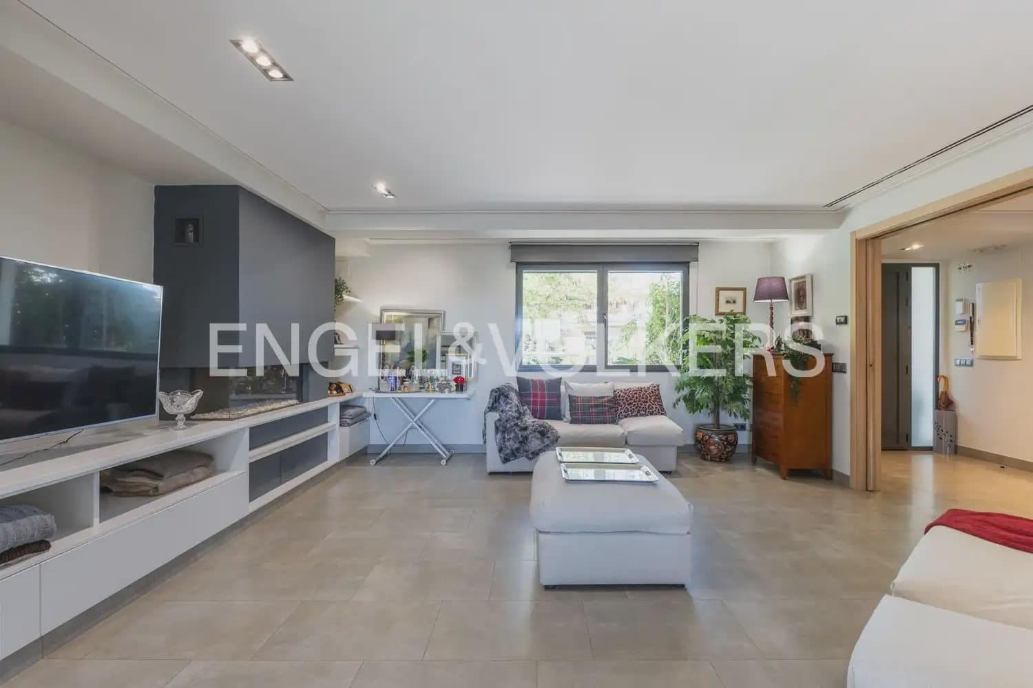 7 soveværelse Villa til salg i La Pobla de Vallbona med swimmingpool garage - € 990.000 (Ref: 10073123)