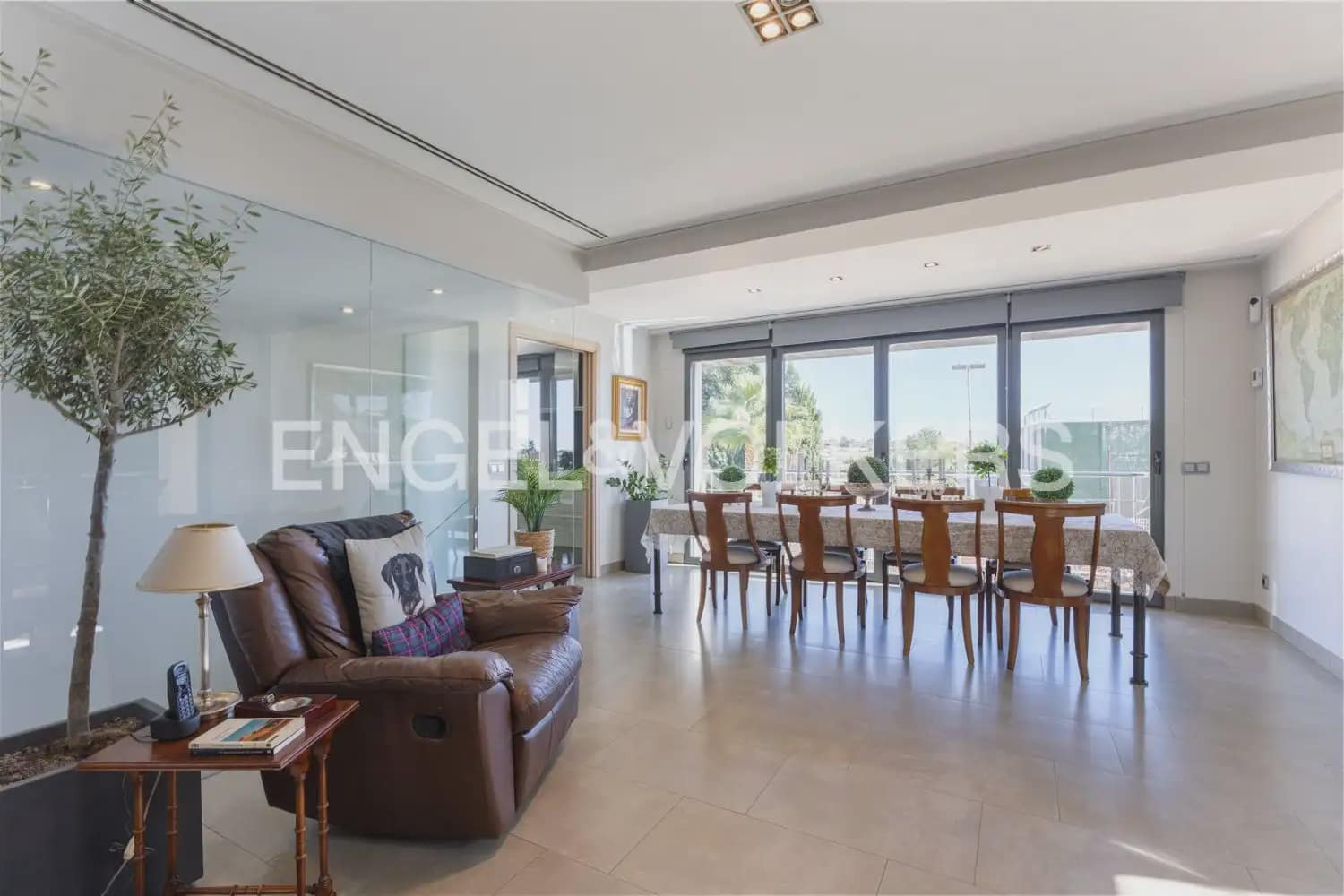 7 soveværelse Villa til salg i La Pobla de Vallbona med swimmingpool garage - € 990.000 (Ref: 10073123)