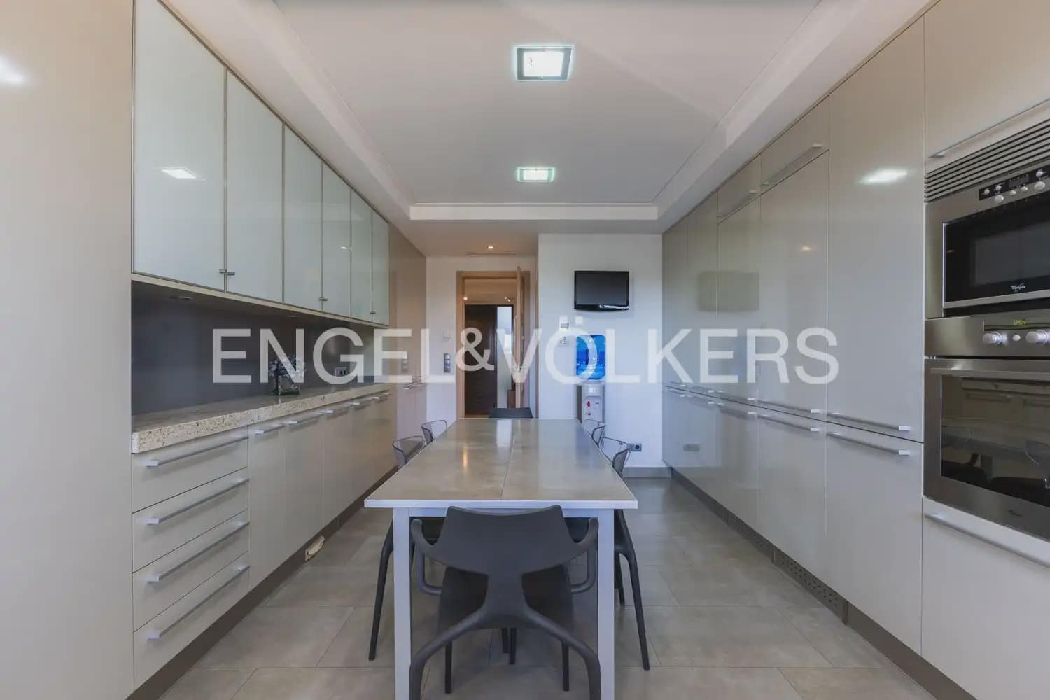 7 soveværelse Villa til salg i La Pobla de Vallbona med swimmingpool garage - € 990.000 (Ref: 10073123)