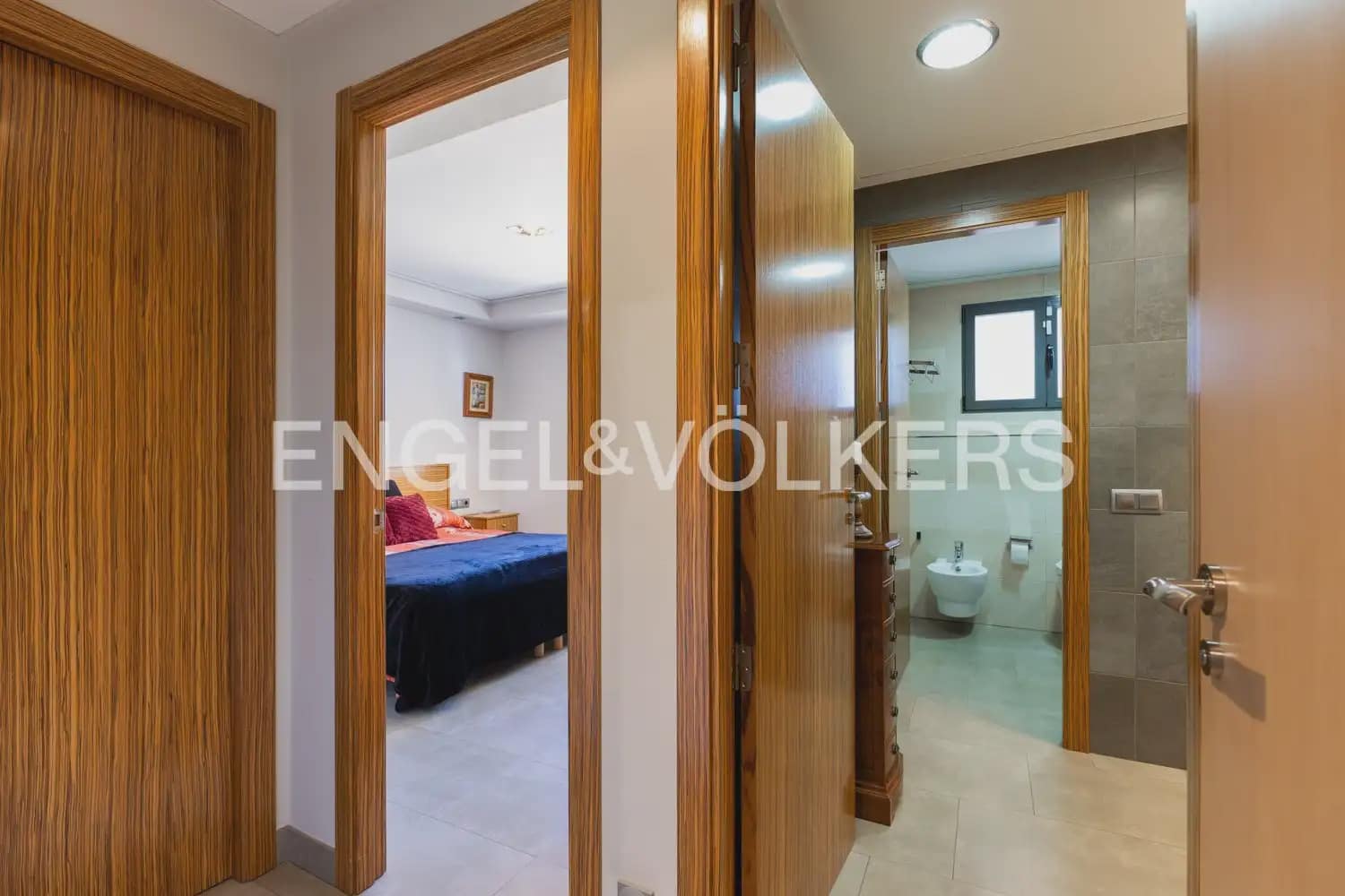 7 soveværelse Villa til salg i La Pobla de Vallbona med swimmingpool garage - € 990.000 (Ref: 10073123)