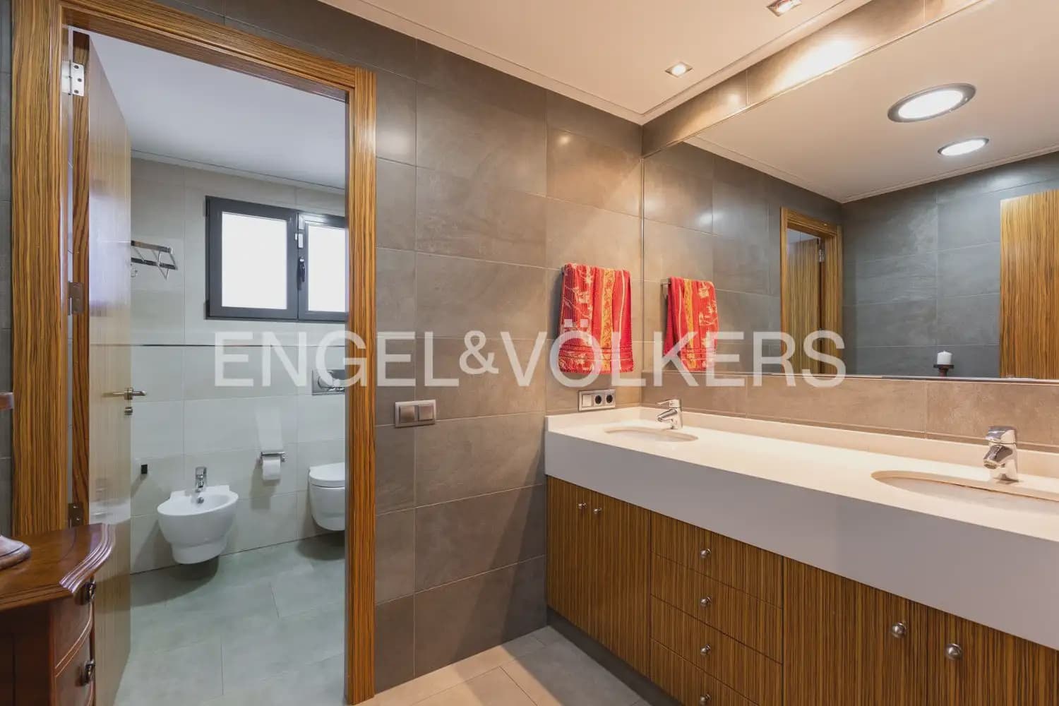7 soveværelse Villa til salg i La Pobla de Vallbona med swimmingpool garage - € 990.000 (Ref: 10073123)