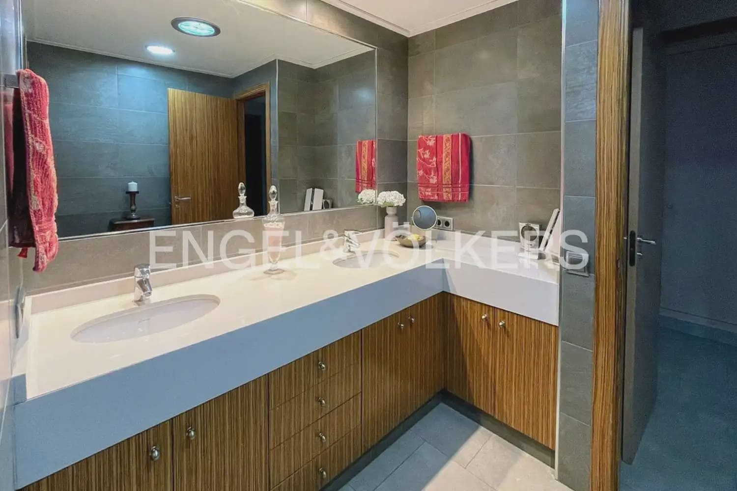 7 soveværelse Villa til salg i La Pobla de Vallbona med swimmingpool garage - € 990.000 (Ref: 10073123)