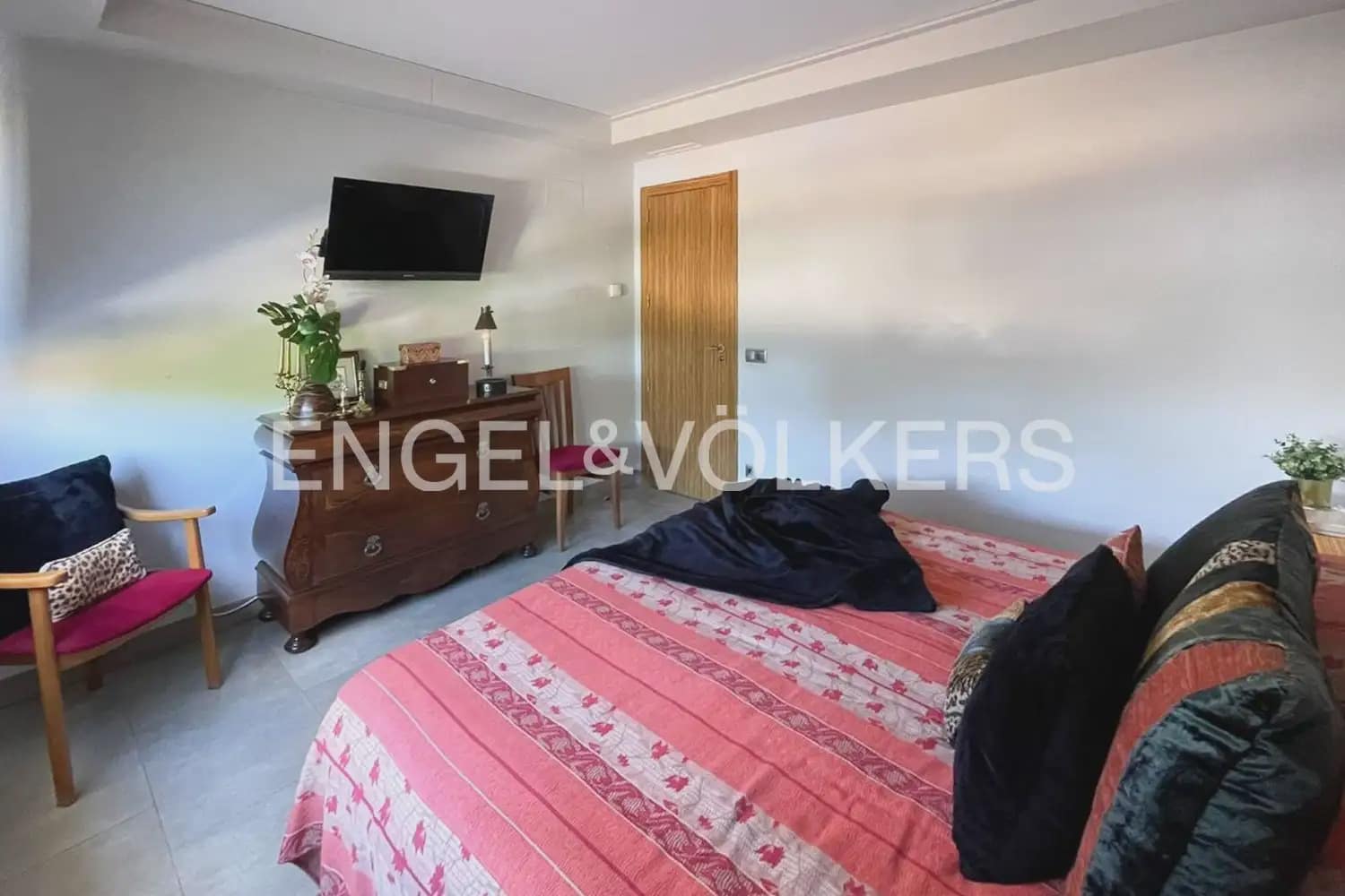 7 soveværelse Villa til salg i La Pobla de Vallbona med swimmingpool garage - € 990.000 (Ref: 10073123)