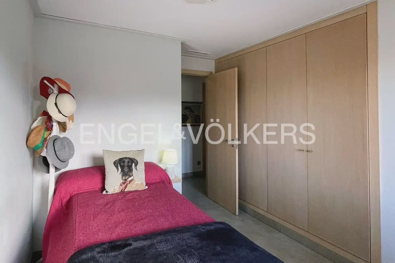 7 soveværelse Villa til salg i La Pobla de Vallbona med swimmingpool garage - € 990.000 (Ref: 10073123)