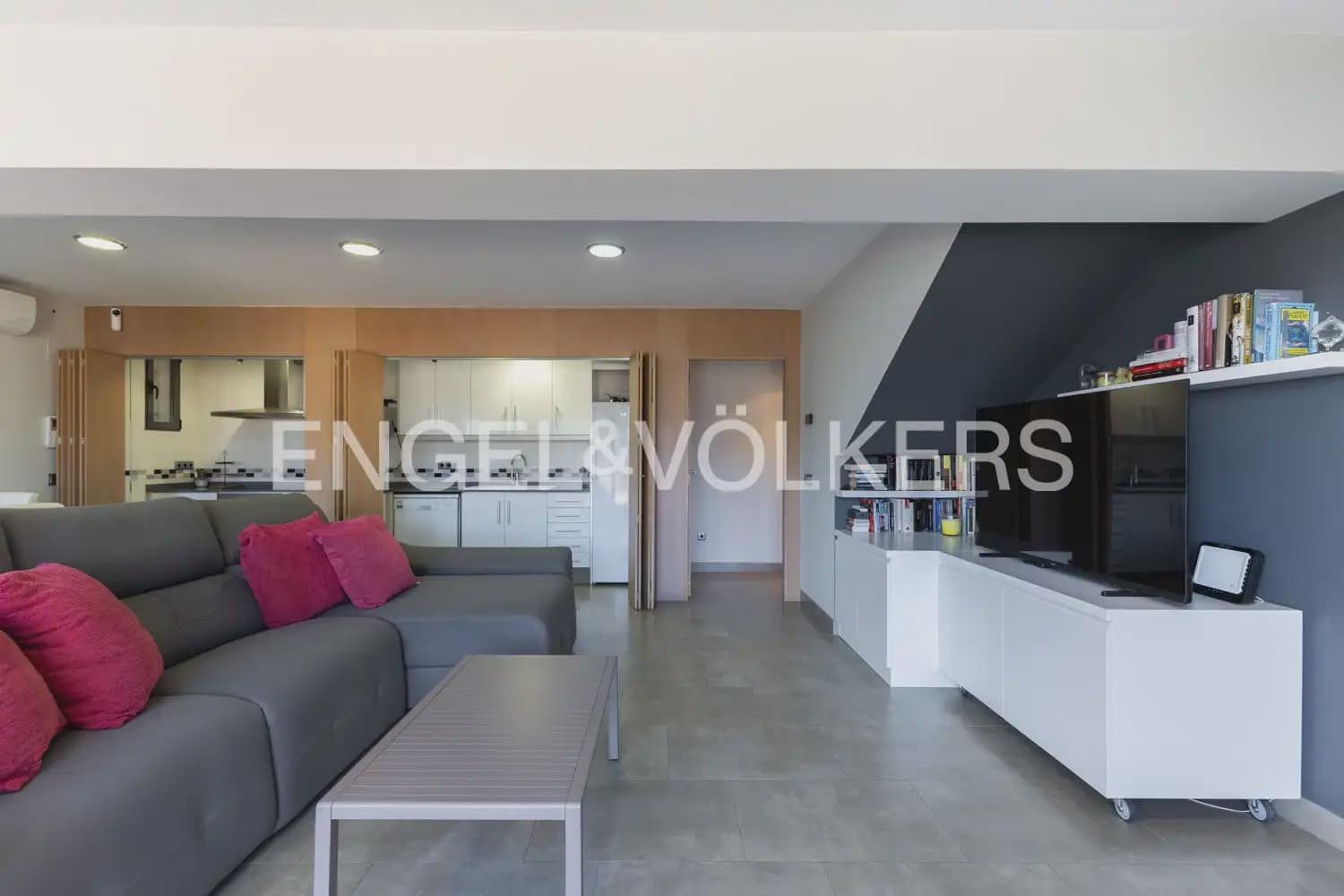 7 soveværelse Villa til salg i La Pobla de Vallbona med swimmingpool garage - € 990.000 (Ref: 10073123)