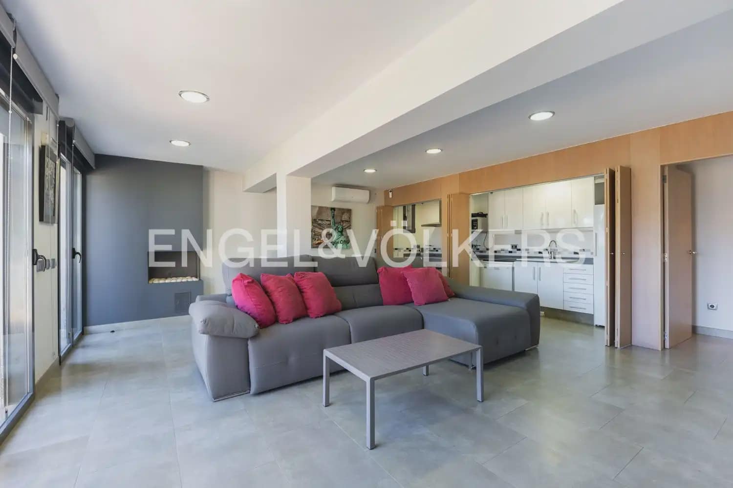 7 soveværelse Villa til salg i La Pobla de Vallbona med swimmingpool garage - € 990.000 (Ref: 10073123)