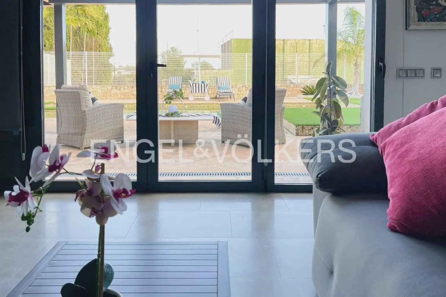 7 soveværelse Villa til salg i La Pobla de Vallbona med swimmingpool garage - € 990.000 (Ref: 10073123)