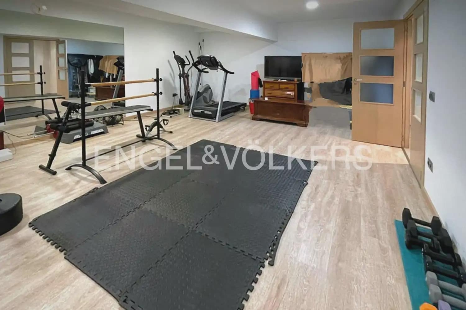 7 soveværelse Villa til salg i La Pobla de Vallbona med swimmingpool garage - € 990.000 (Ref: 10073123)