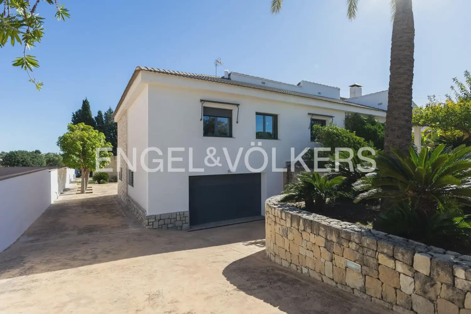 7 soveværelse Villa til salg i La Pobla de Vallbona med swimmingpool garage - € 990.000 (Ref: 10073123)
