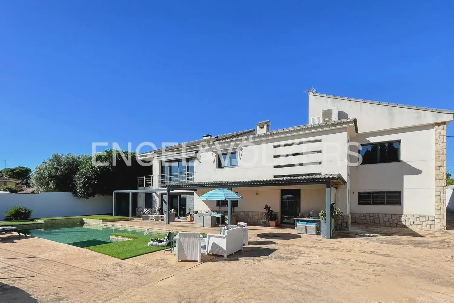 7 soveværelse Villa til salg i La Pobla de Vallbona med swimmingpool garage - € 990.000 (Ref: 10073123)