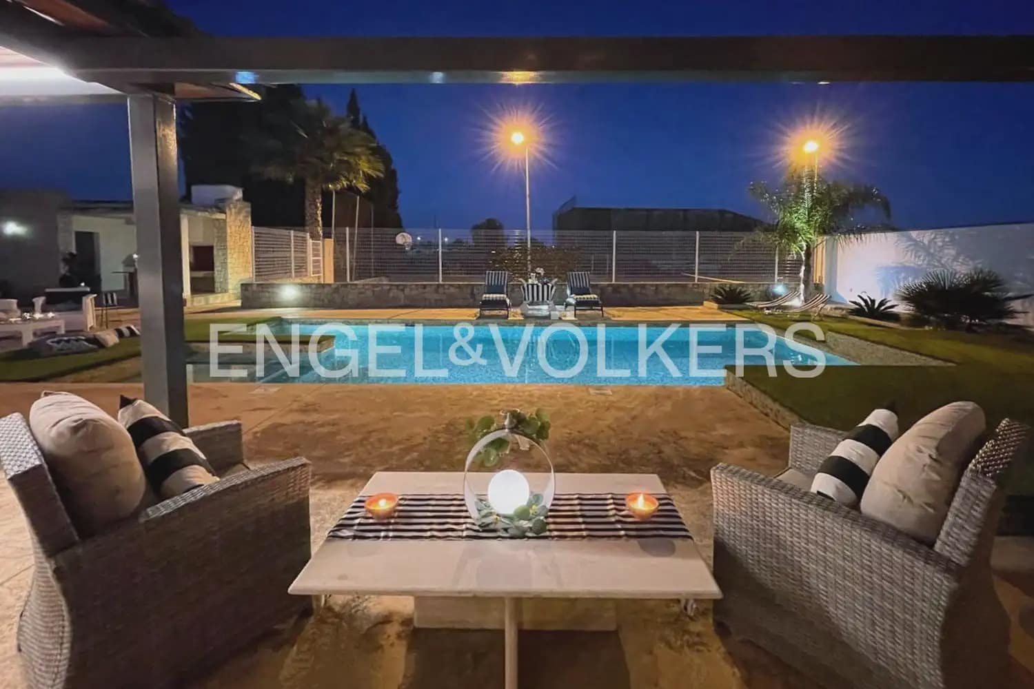 7 soveværelse Villa til salg i La Pobla de Vallbona med swimmingpool garage - € 990.000 (Ref: 10073123)
