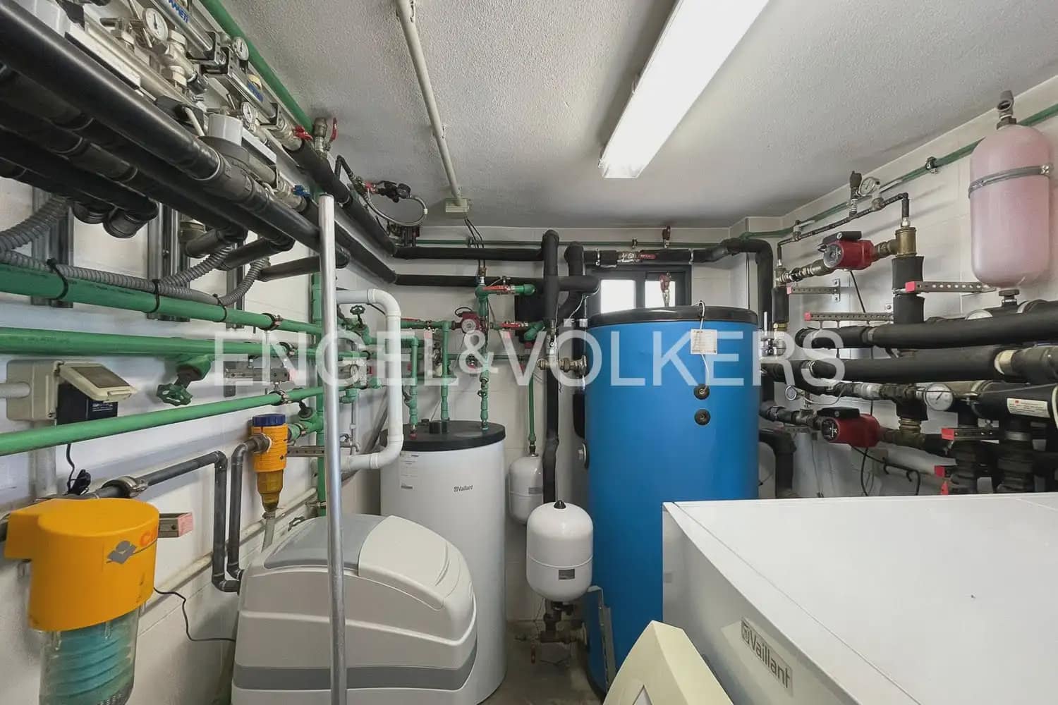 7 soveværelse Villa til salg i La Pobla de Vallbona med swimmingpool garage - € 990.000 (Ref: 10073123)