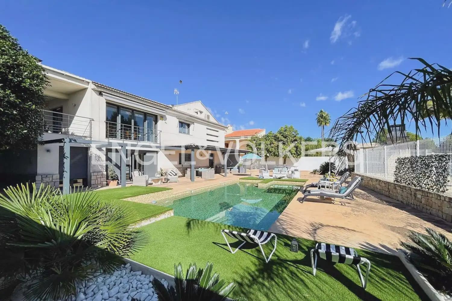 7 soveværelse Villa til salg i La Pobla de Vallbona med swimmingpool garage - € 990.000 (Ref: 10073123)
