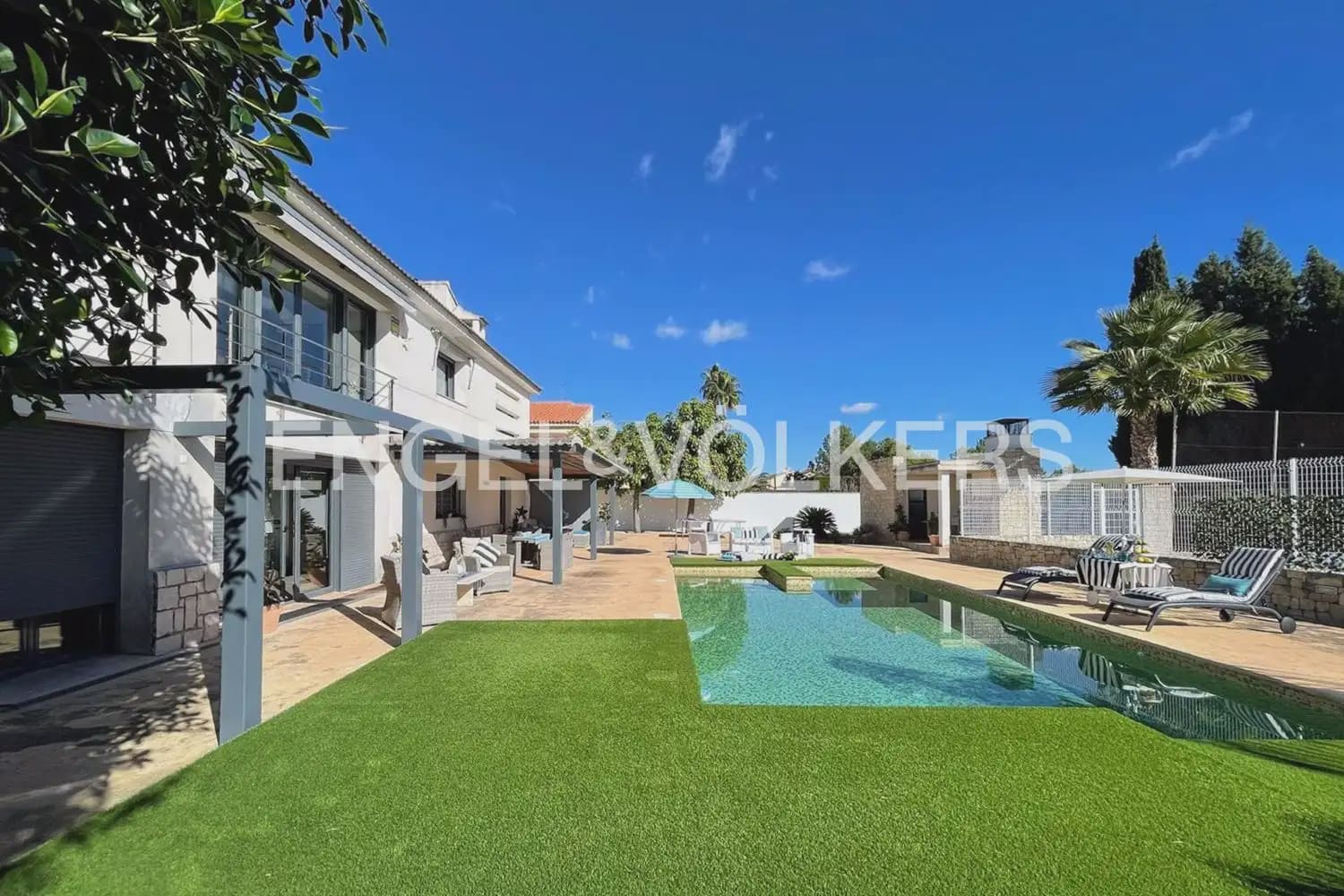 7 soveværelse Villa til salg i La Pobla de Vallbona med swimmingpool garage - € 990.000 (Ref: 10073123)