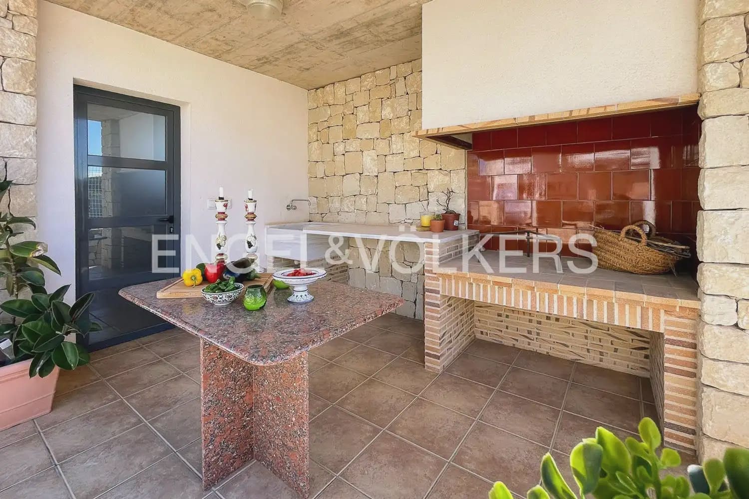 7 soveværelse Villa til salg i La Pobla de Vallbona med swimmingpool garage - € 990.000 (Ref: 10073123)