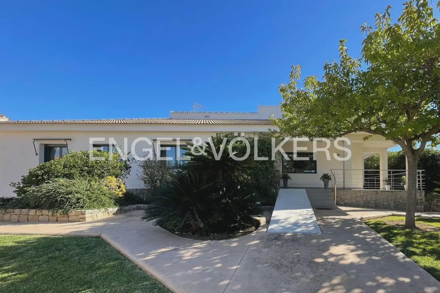 7 soveværelse Villa til salg i La Pobla de Vallbona med swimmingpool garage - € 990.000 (Ref: 10073123)