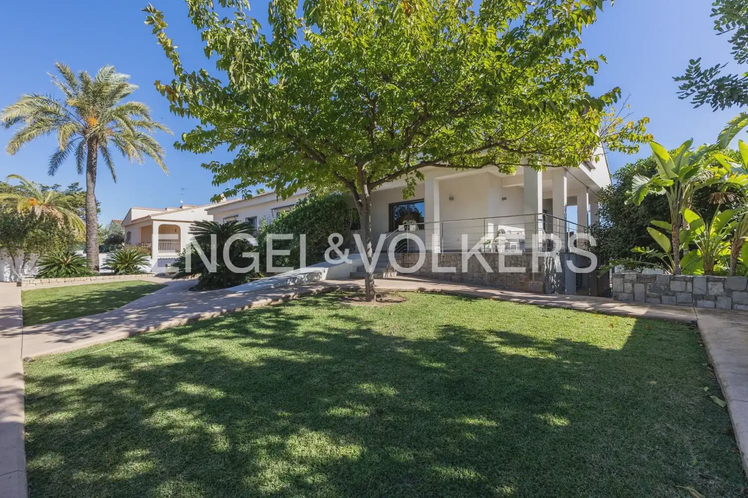 7 soveværelse Villa til salg i La Pobla de Vallbona med swimmingpool garage - € 990.000 (Ref: 10073123)
