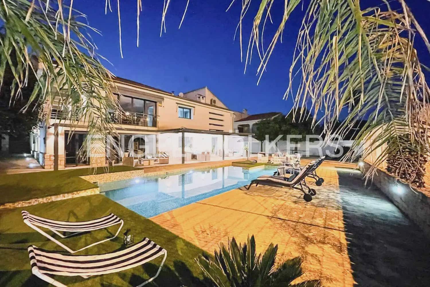 7 soveværelse Villa til salg i La Pobla de Vallbona med swimmingpool garage - € 990.000 (Ref: 10073123)