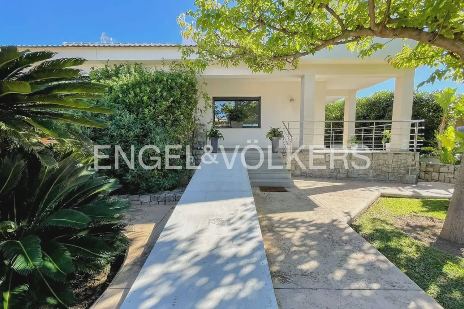 7 soveværelse Villa til salg i La Pobla de Vallbona med swimmingpool garage - € 990.000 (Ref: 10073123)