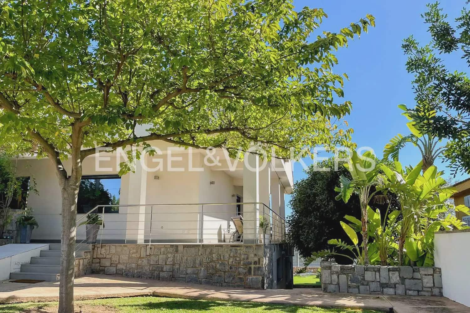 7 soveværelse Villa til salg i La Pobla de Vallbona med swimmingpool garage - € 990.000 (Ref: 10073123)