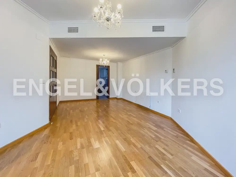 3 slaapkamer Halfvrijstaande villa te huur in Betera met zwembad garage - € 2.000 (Ref: 10073124)