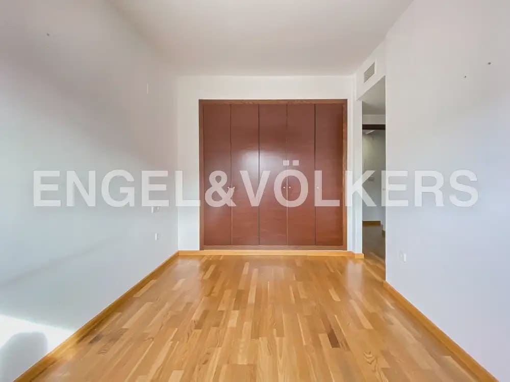 3 slaapkamer Halfvrijstaande villa te huur in Betera met zwembad garage - € 2.000 (Ref: 10073124)