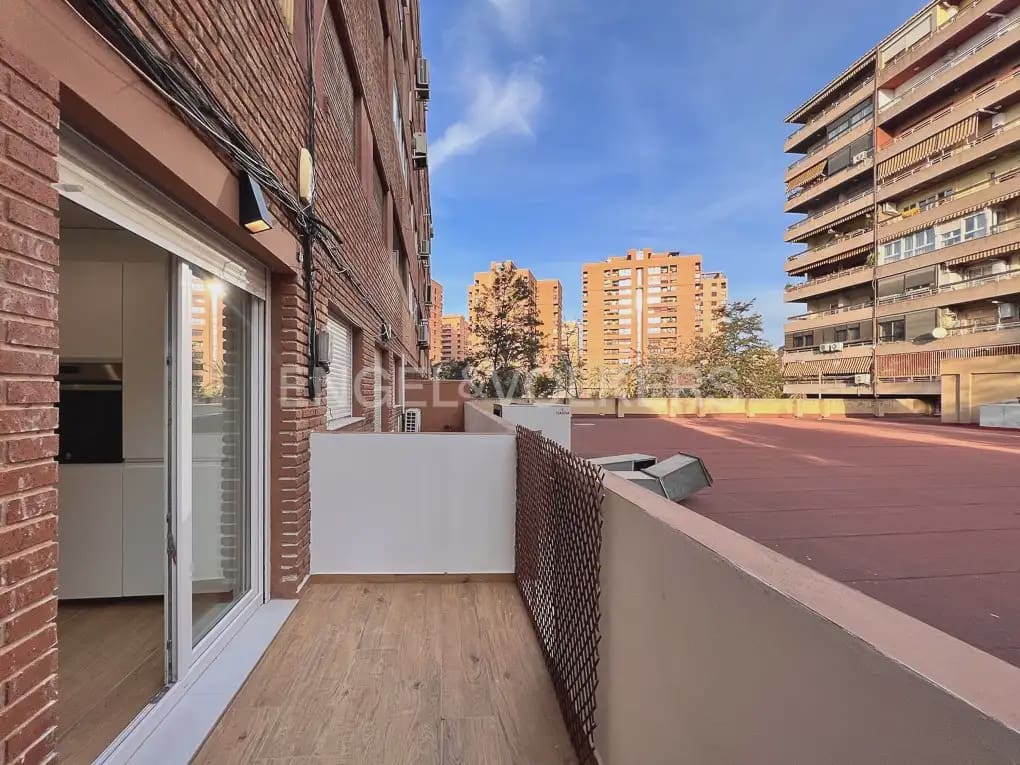 1 slaapkamer Flat te huur in Valencia stad - € 1.300 (Ref: 10074606)