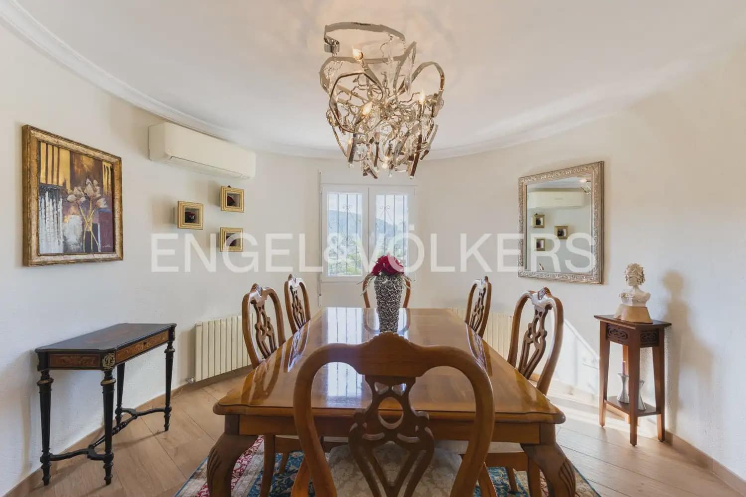 5 soveværelse Villa til salg i Orba med swimmingpool garage - € 784.000 (Ref: 10076916)