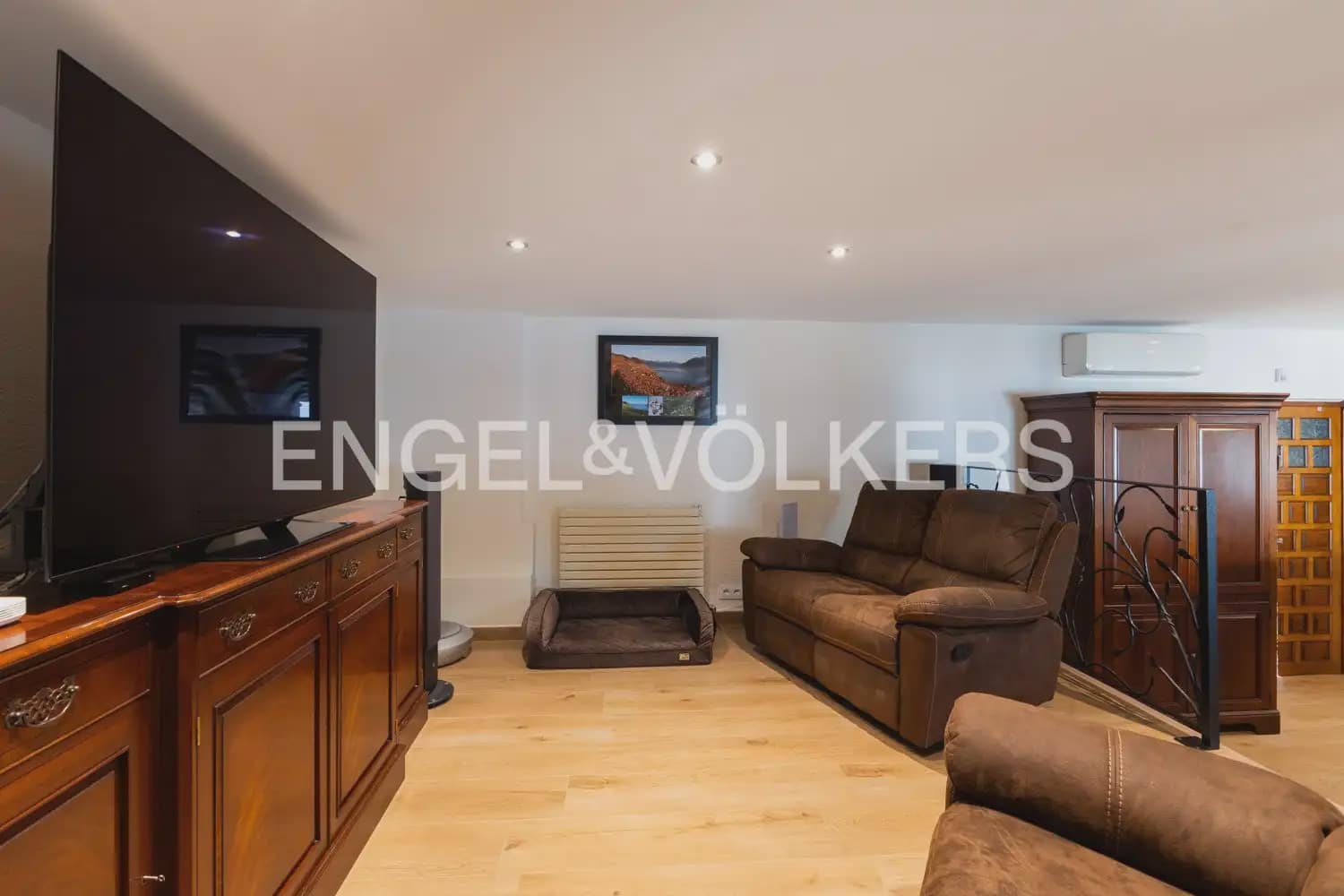 5 soveværelse Villa til salg i Orba med swimmingpool garage - € 784.000 (Ref: 10076916)
