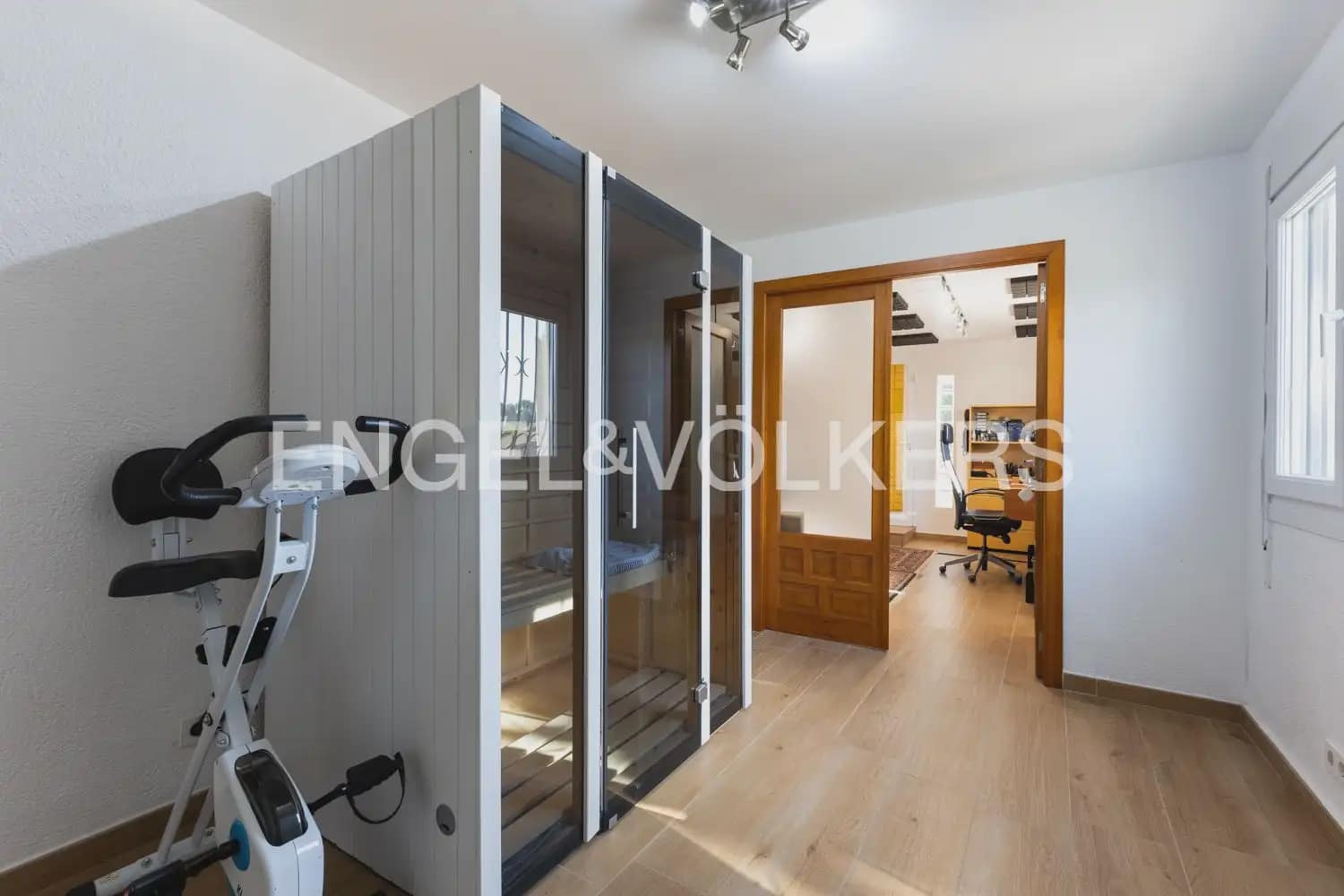 5 soveværelse Villa til salg i Orba med swimmingpool garage - € 784.000 (Ref: 10076916)