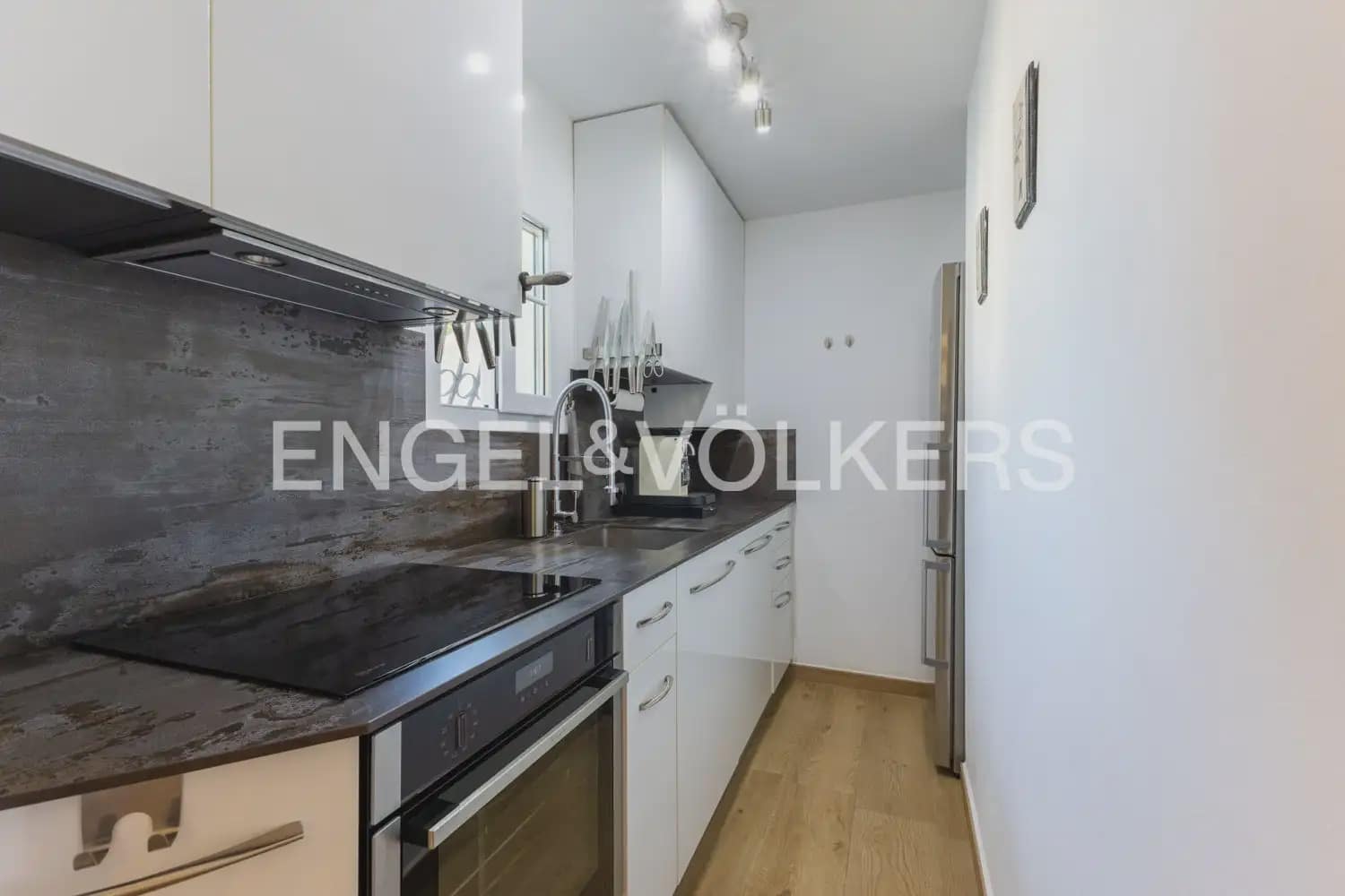 5 soveværelse Villa til salg i Orba med swimmingpool garage - € 784.000 (Ref: 10076916)