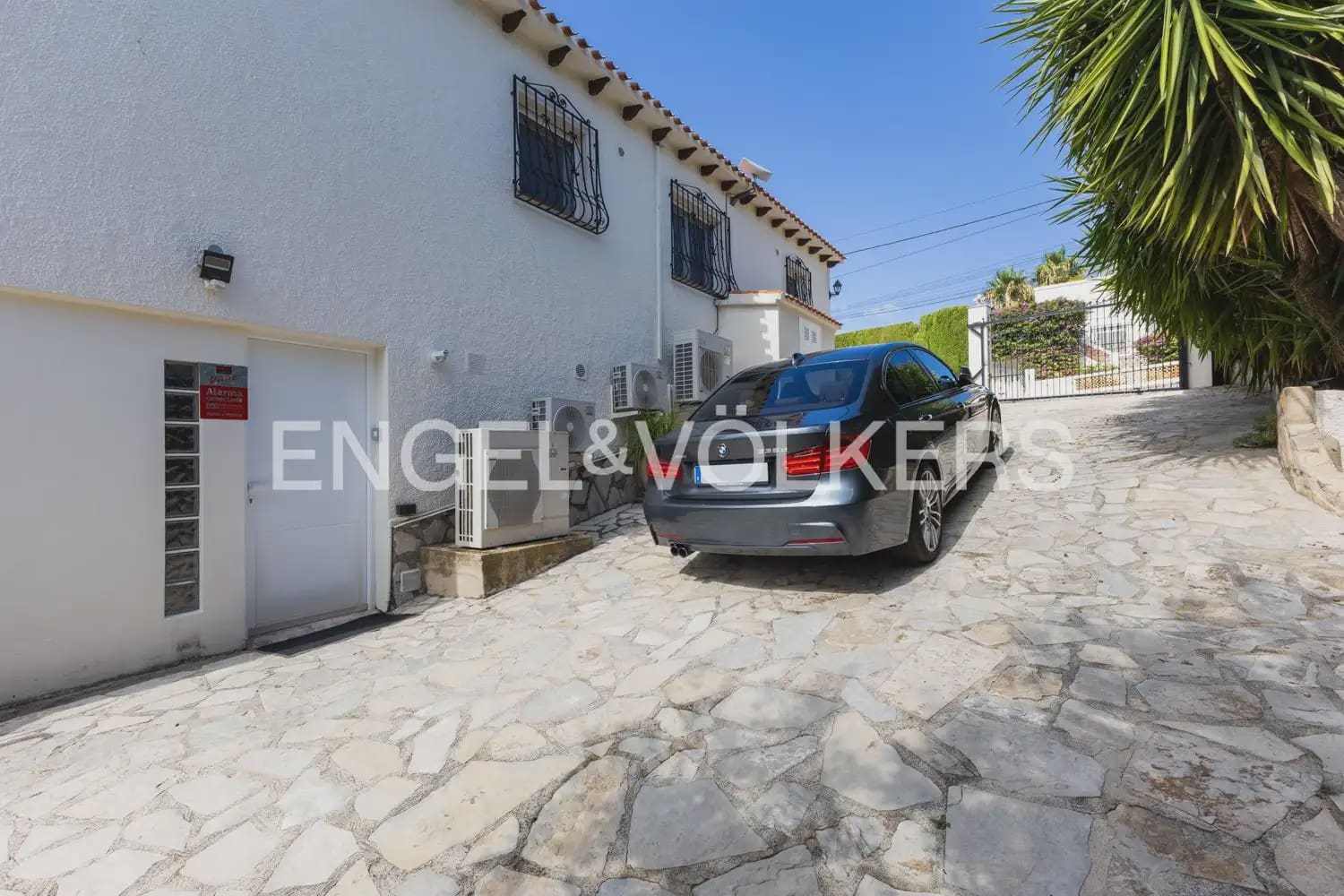 5 soveværelse Villa til salg i Orba med swimmingpool garage - € 784.000 (Ref: 10076916)