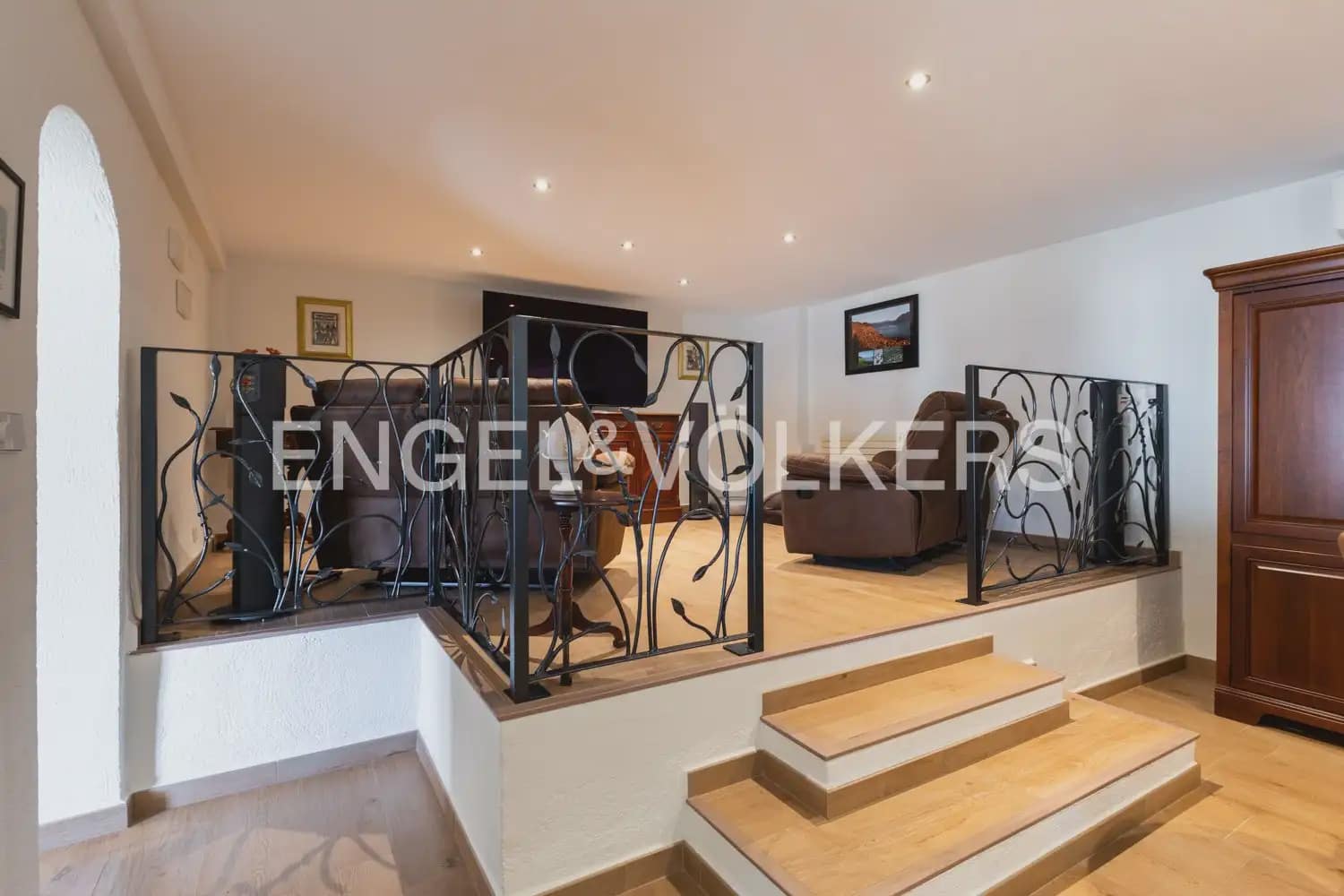 5 soveværelse Villa til salg i Orba med swimmingpool garage - € 784.000 (Ref: 10076916)