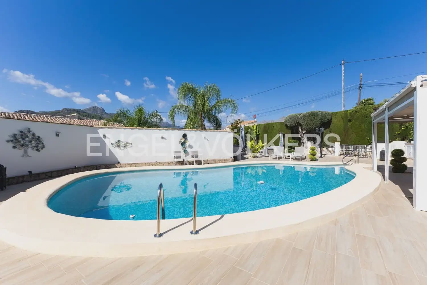 5 soveværelse Villa til salg i Orba med swimmingpool garage - € 784.000 (Ref: 10076916)