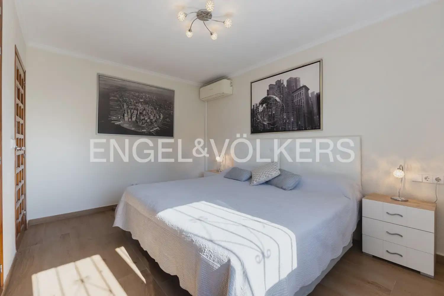 5 soveværelse Villa til salg i Orba med swimmingpool garage - € 784.000 (Ref: 10076916)