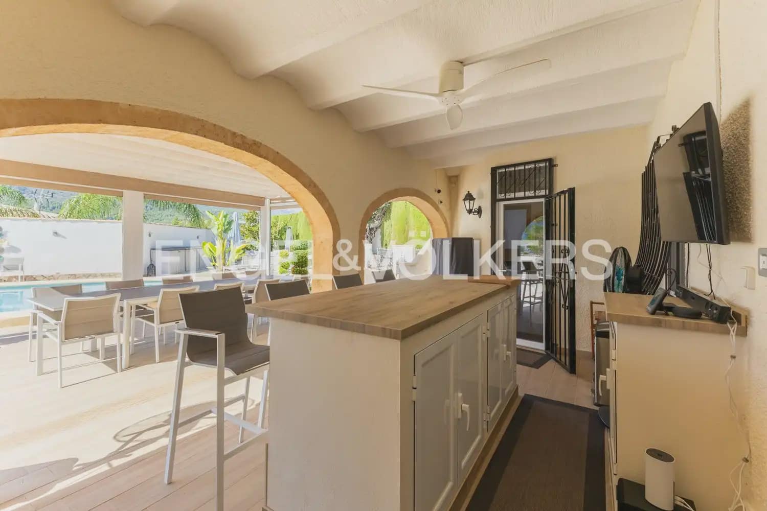 5 soveværelse Villa til salg i Orba med swimmingpool garage - € 784.000 (Ref: 10076916)